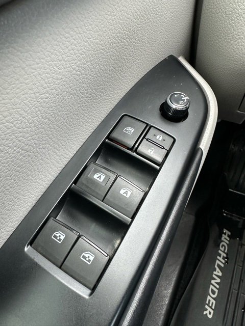 Used 2018 Toyota Highlander XLE image 17