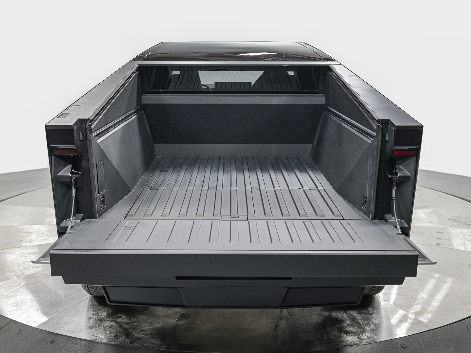 Used 2025 Tesla Cybertruck AWD Crew Cab image 6