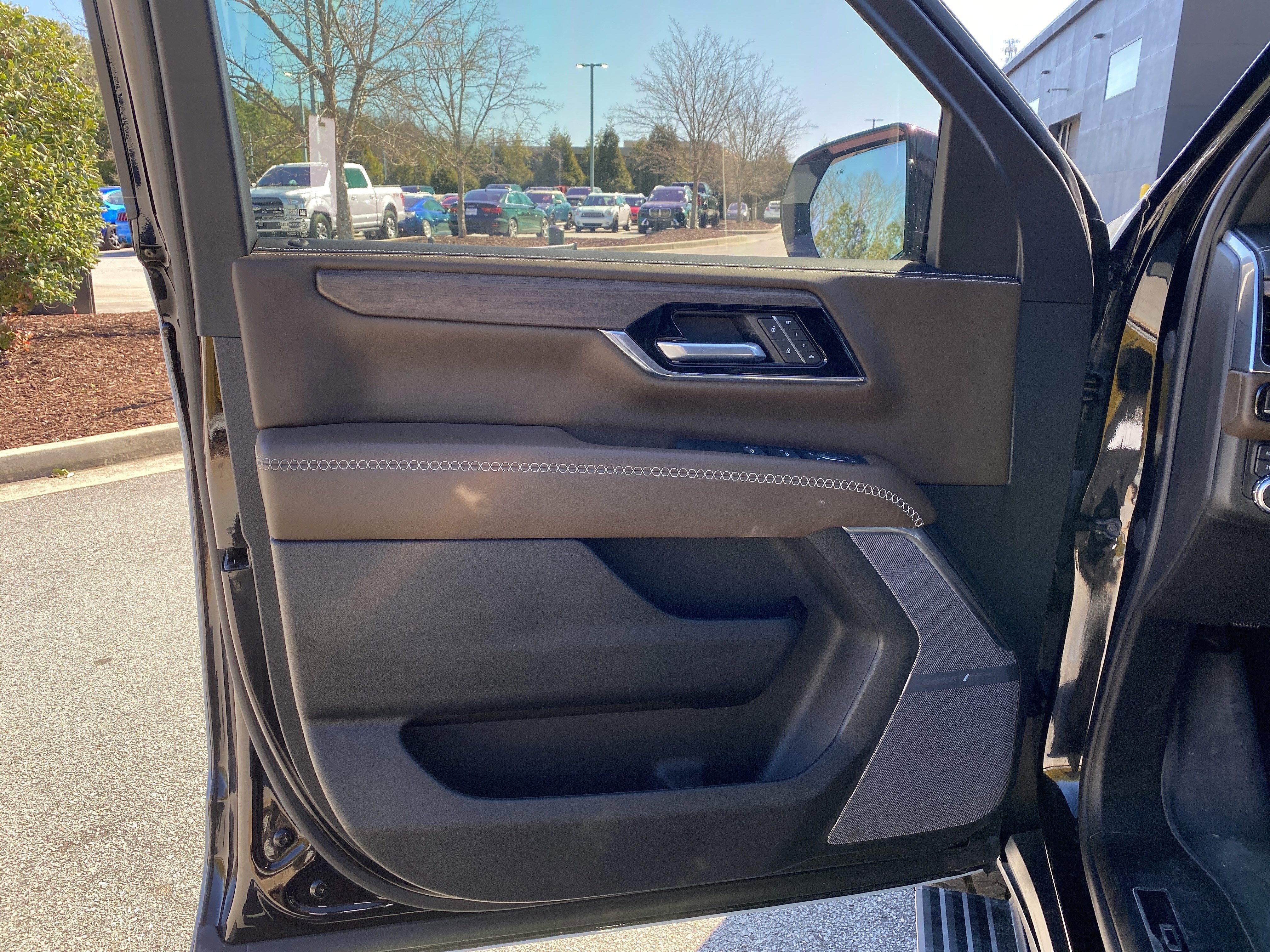 Used 2025 GMC Yukon Denali Ultimate image 25