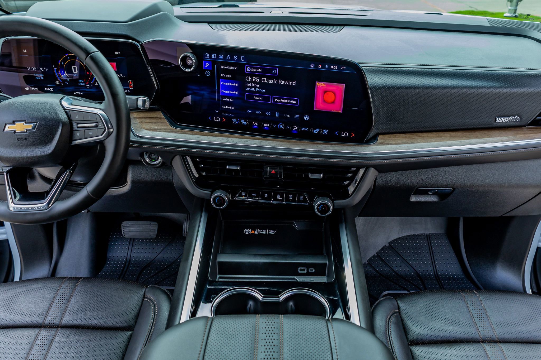 Used 2026 Chevrolet Suburban High Country AWD/4WD image 24
