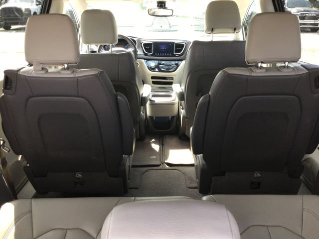 Used 2017 Chrysler Pacifica Touring-L FWD image 51