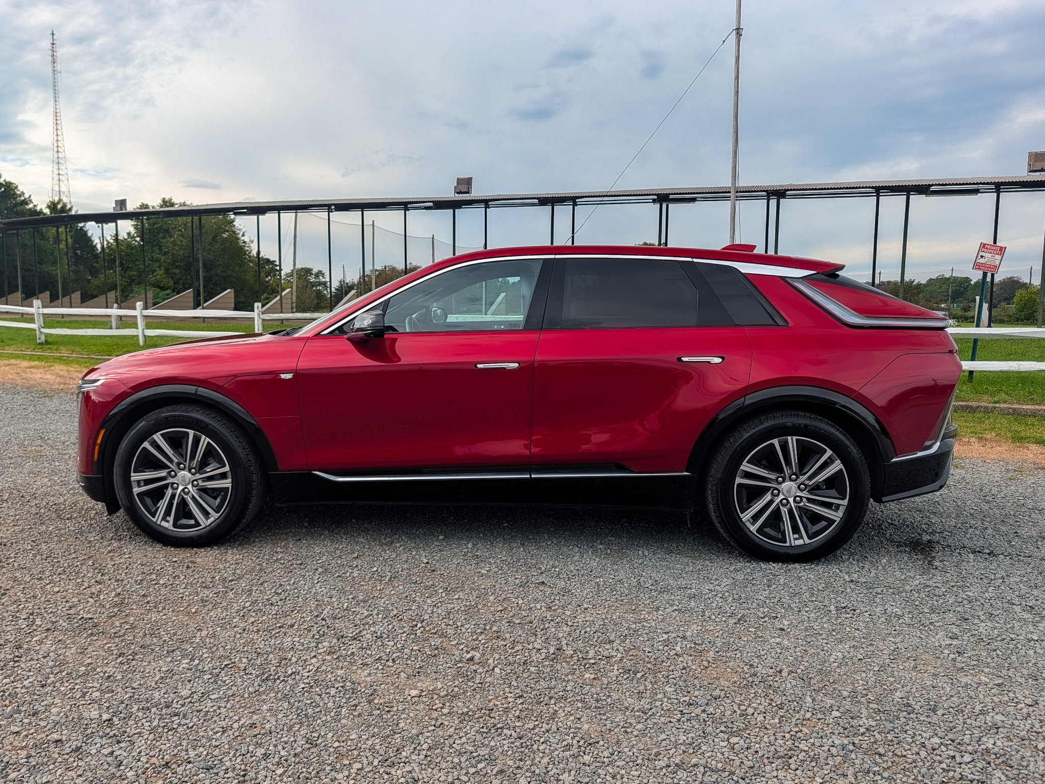 Used 2024 Cadillac Lyriq Luxury AWD/4WD image 9