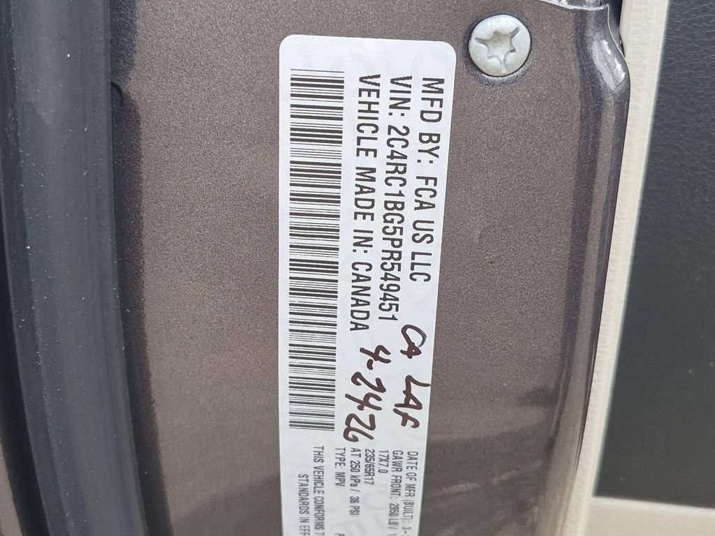 Used 2023 Chrysler Pacifica Touring-L FWD image 33