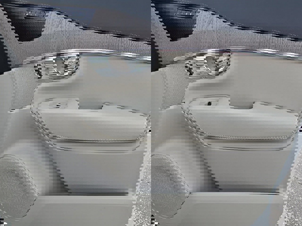 Used 2025 Volvo XC90 B6 Ultra w/ Protection Package Premier image 40