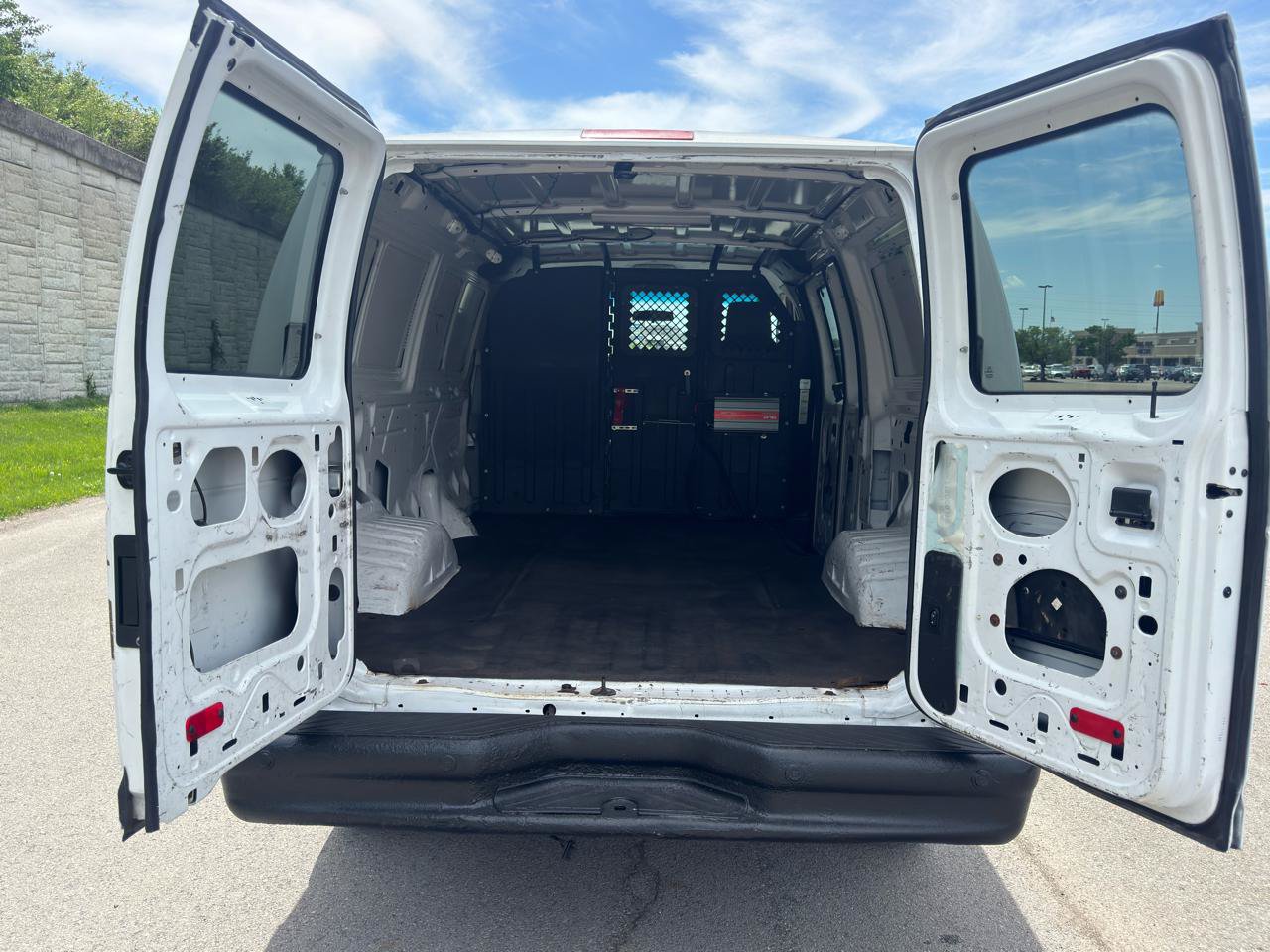 Used 2011 Ford E-250 and Econoline 250 w/ PWR Group RWD image 4