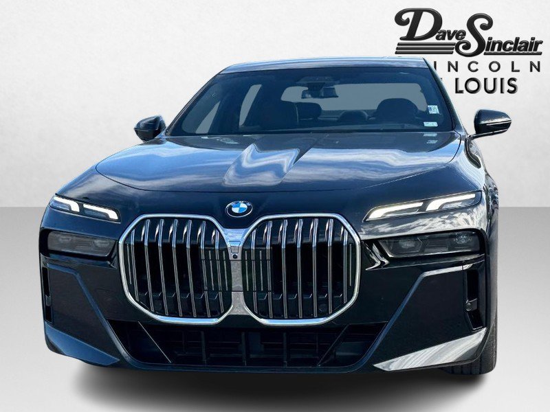 Used 2023 BMW 760i xDrive image 2