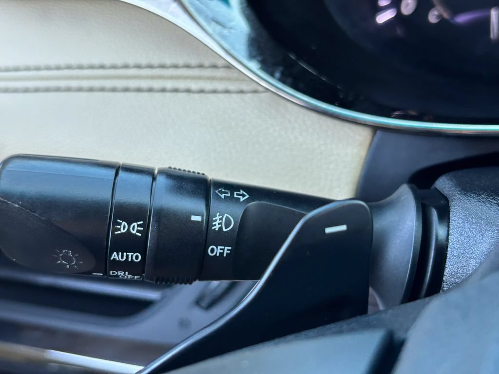 Used 2013 Toyota Avalon Limited FWD image 31