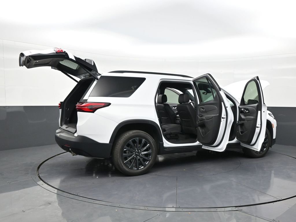 Used 2024 Chevrolet Traverse RS FWD image 28