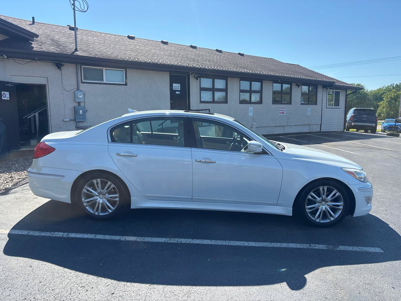 Used 2012 Hyundai Genesis 3.8 w/ Premium Pkg RWD image 2