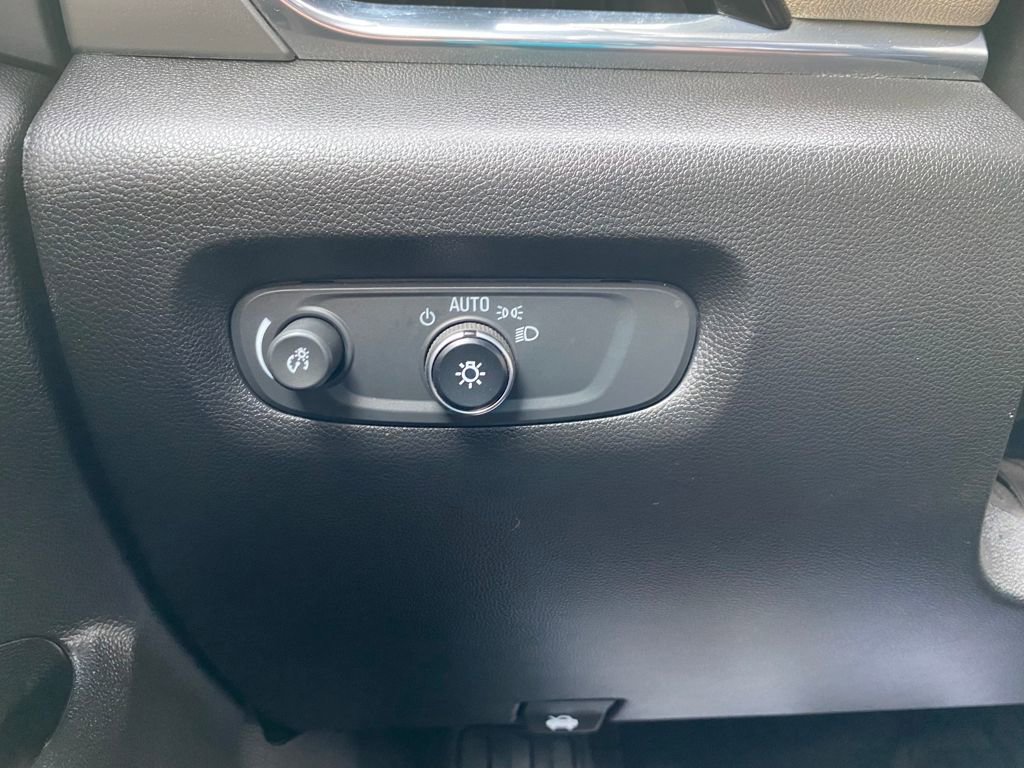 Used 2022 Chevrolet Traverse LS image 29