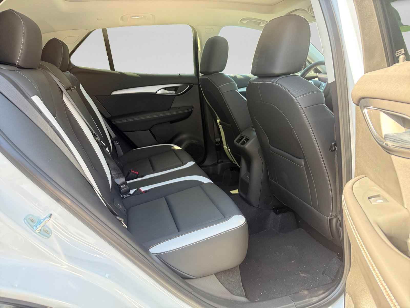 New 2025 Buick Envision Sport Touring AWD/4WD image 18