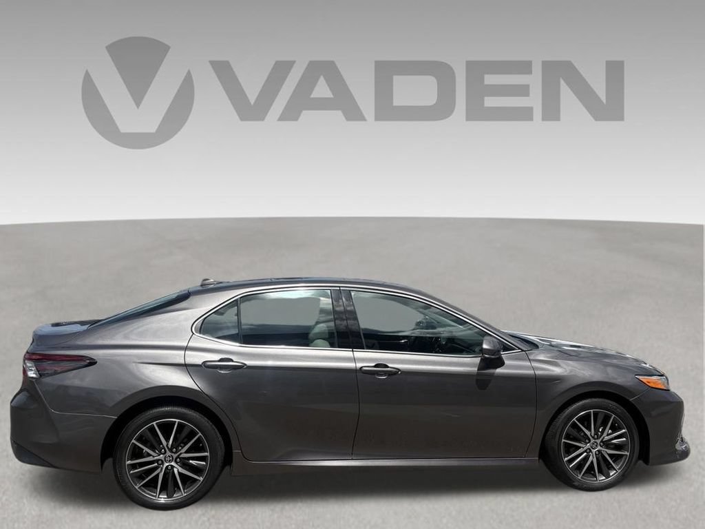 Used 2021 Toyota Camry XLE FWD image 6