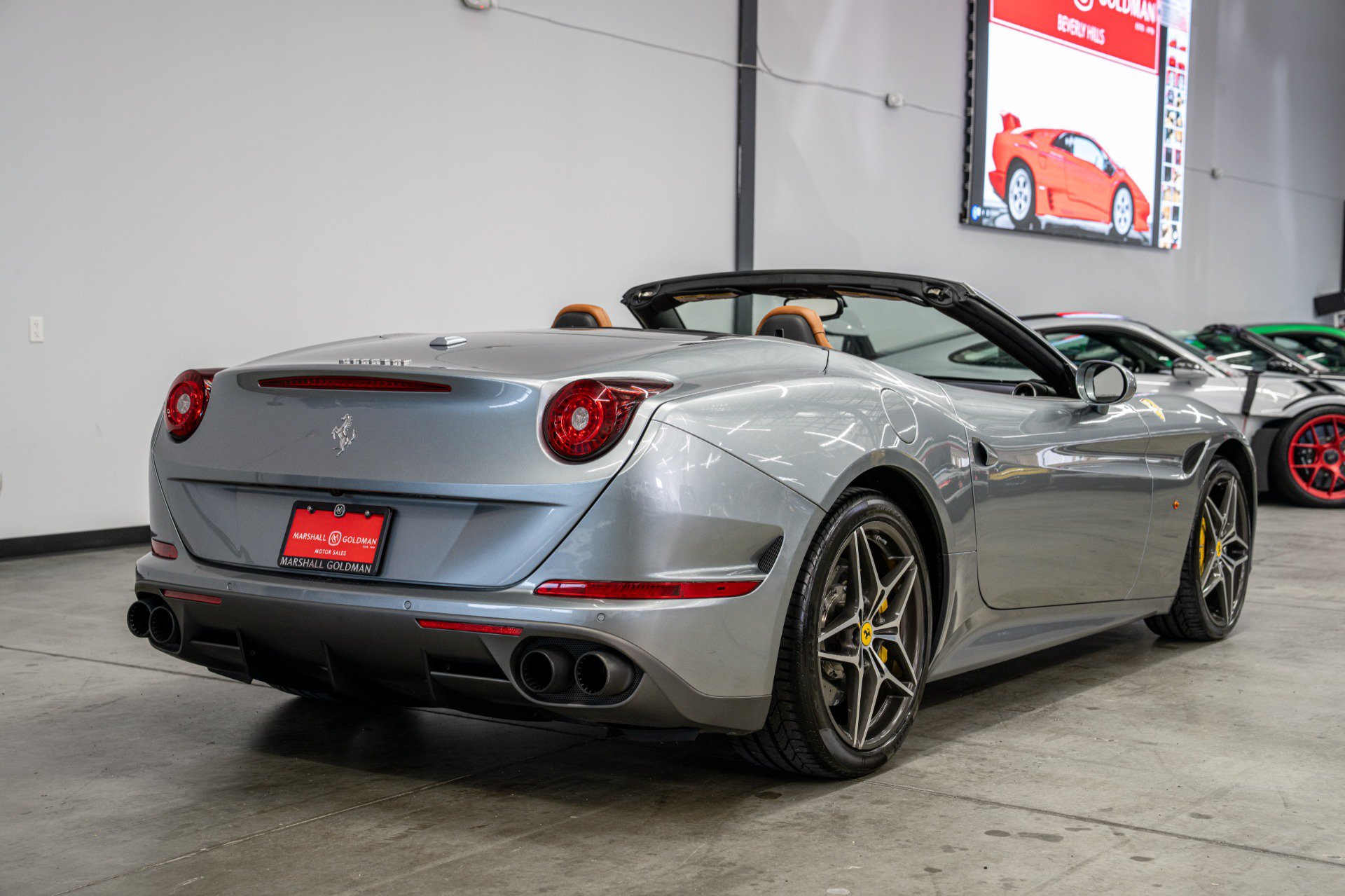 Used 2017 Ferrari California T RWD image 8