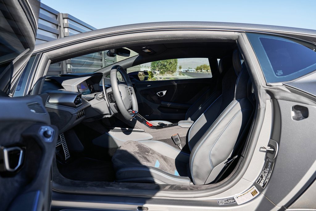 Used 2023 Lamborghini Huracan Tecnica image 27