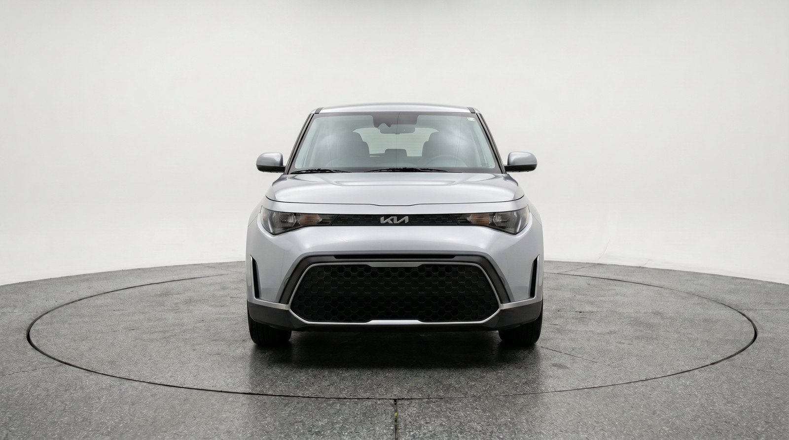 Used 2025 Kia Soul LX w/ LX Technology Package FWD image 2