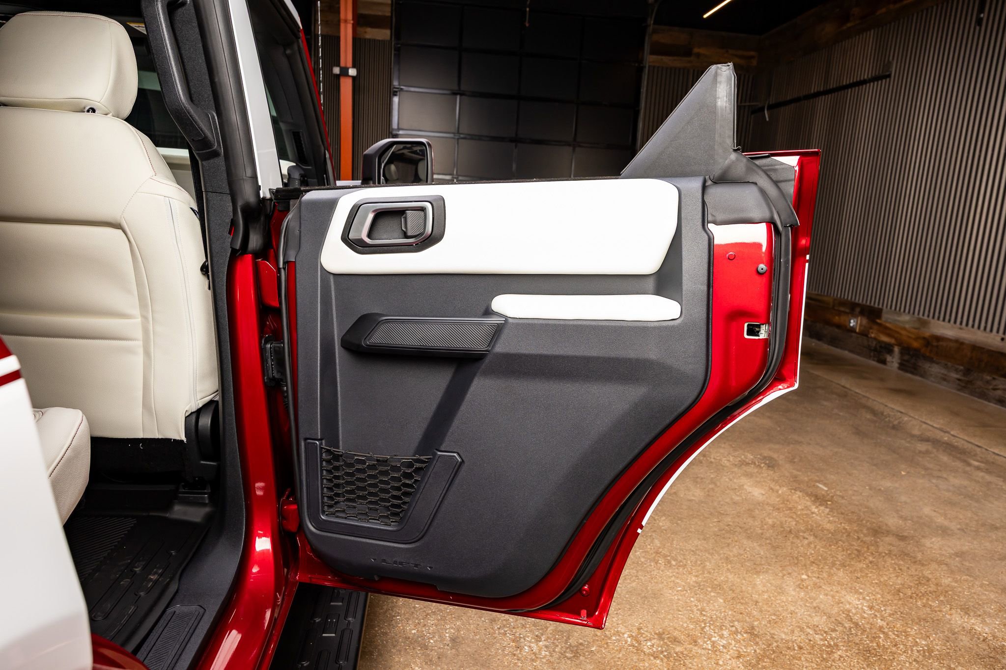 Used 2025 Ford Bronco Heritage Edition AWD/4WD image 38