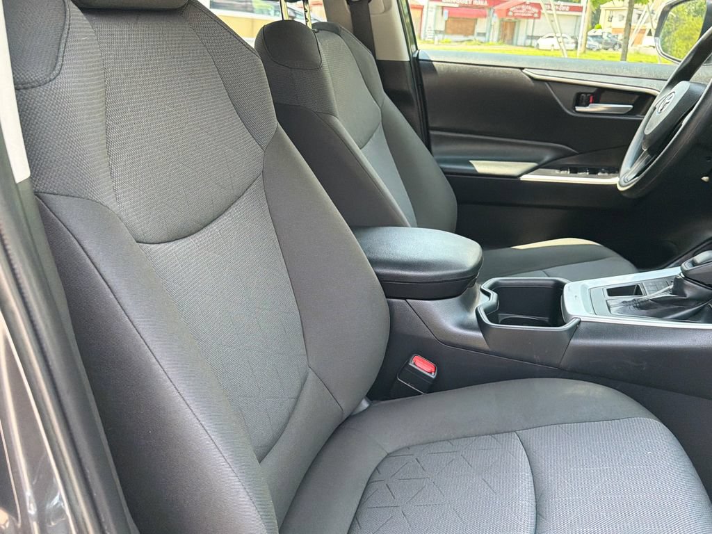 Used 2025 Toyota RAV4 XLE AWD/4WD image 11
