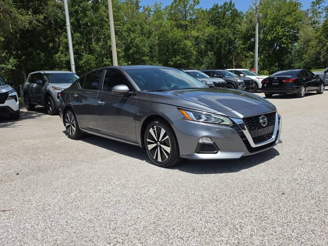 Certified 2021 Nissan Altima 2.5 SV w/ SV Premium Package FWD image 2