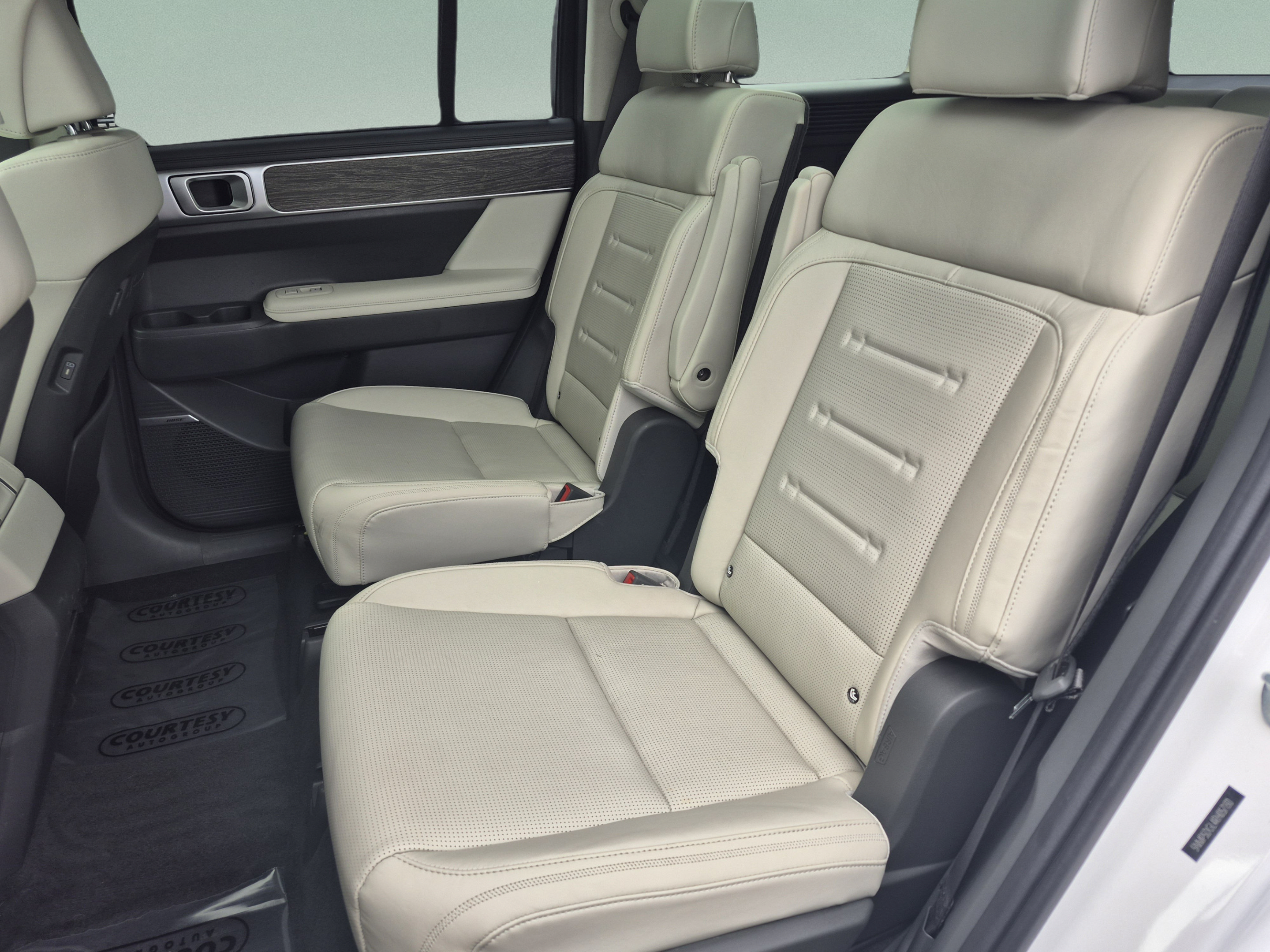 Used 2024 Hyundai Santa Fe Calligraphy AWD/4WD image 19