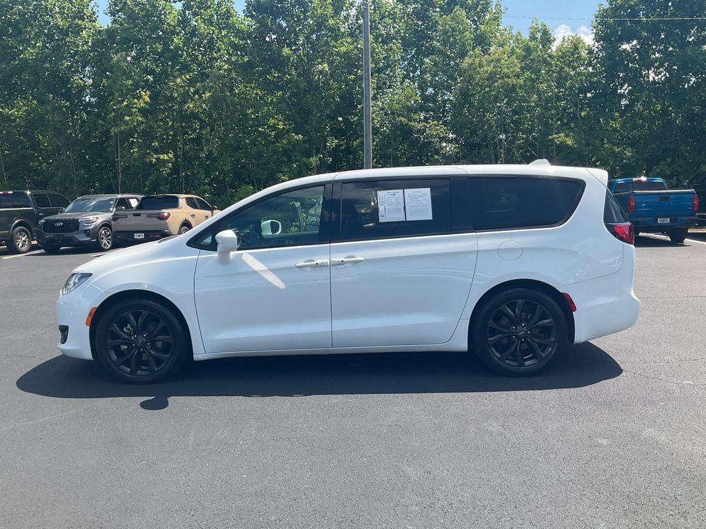 Used 2020 Chrysler Pacifica Touring w/ S Appearance Package FWD image 8