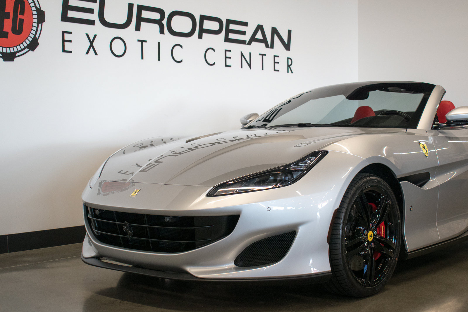 Used 2019 Ferrari Portofino RWD image 16