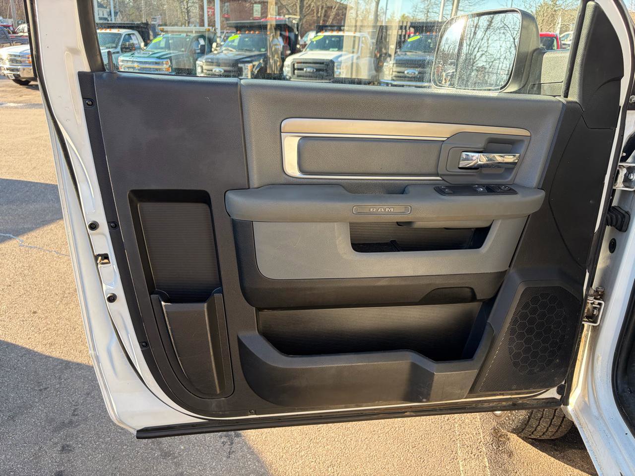 Used 2016 RAM 3500 Tradesman w/ Power & Remote Entry Group image 19