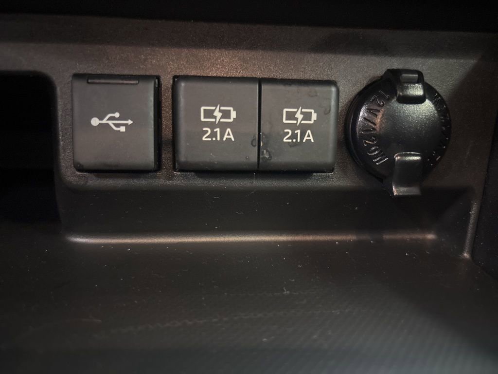 Used 2021 Toyota Highlander LE image 26