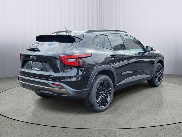 Used 2024 Chevrolet Trax ACTIV w/ Driver Confidence Package image 3