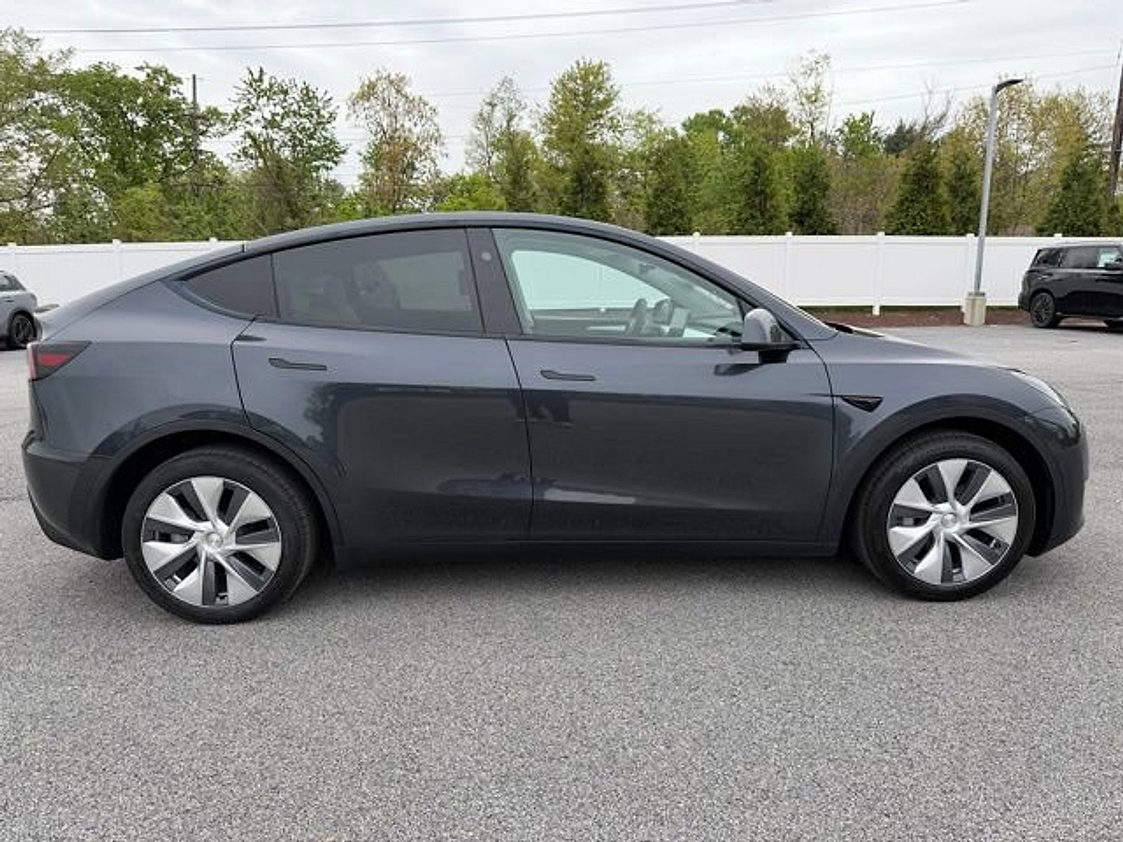 Used 2024 Tesla Model Y Long Range AWD/4WD image 8
