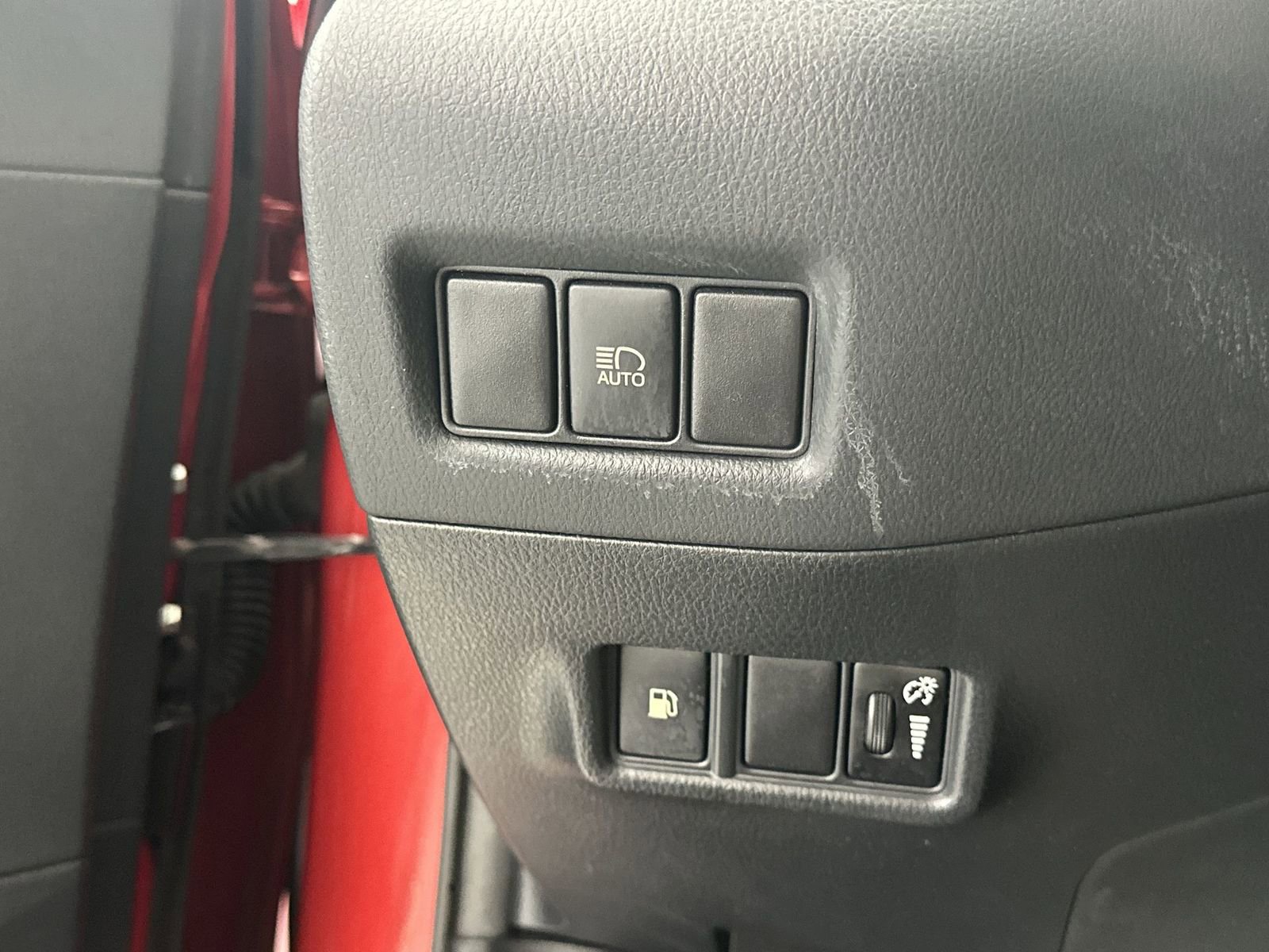 Used 2020 Toyota C-HR LE FWD image 18