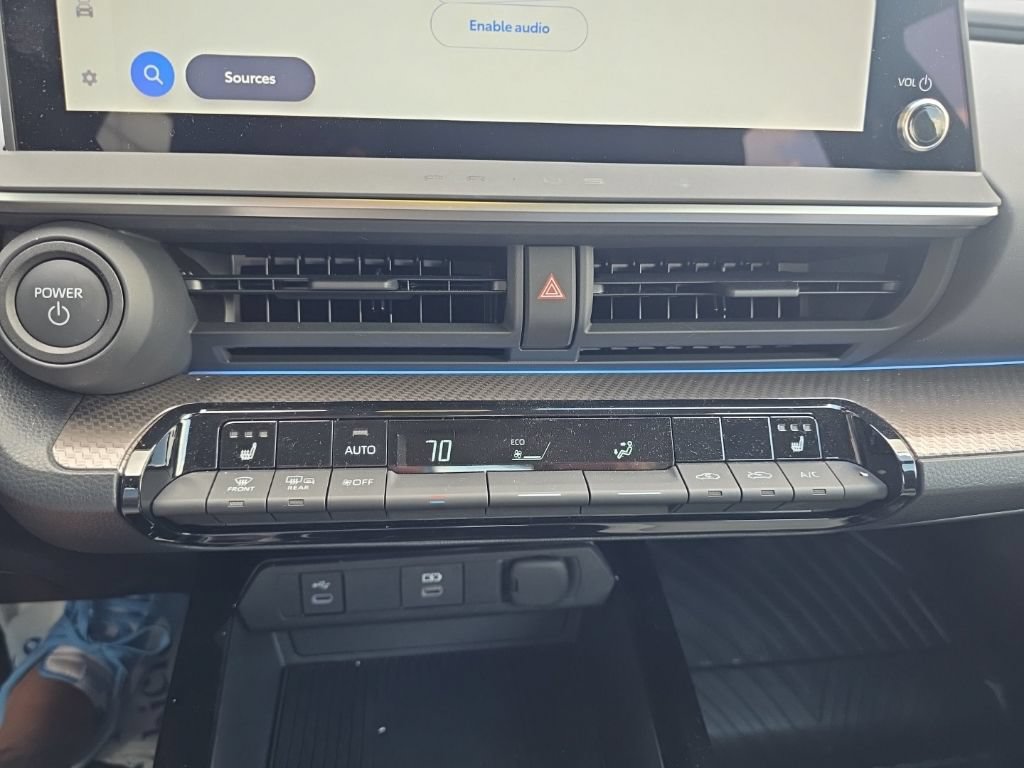 Used 2025 Toyota Prius XLE AWD/4WD image 24