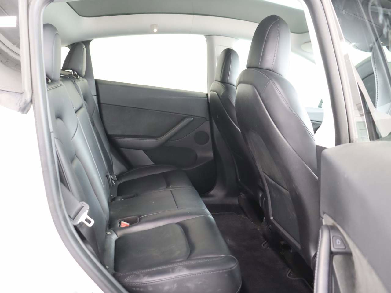 Used 2021 Tesla Model Y Long Range AWD/4WD image 17