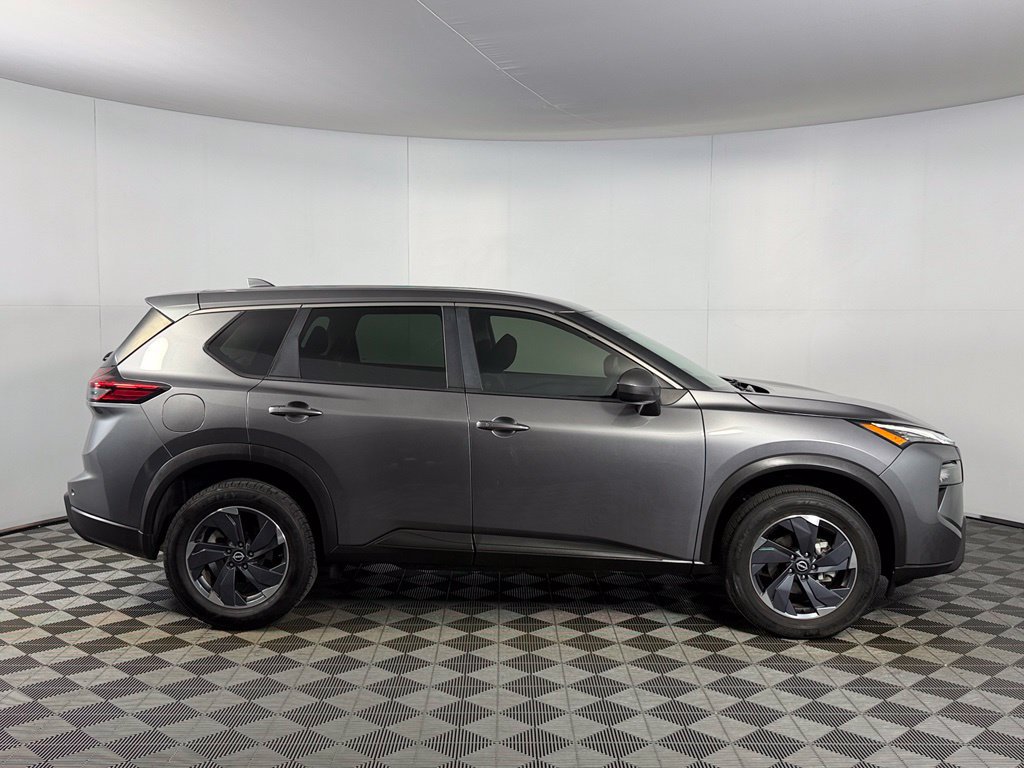 Used 2024 Nissan Rogue SV FWD image 5