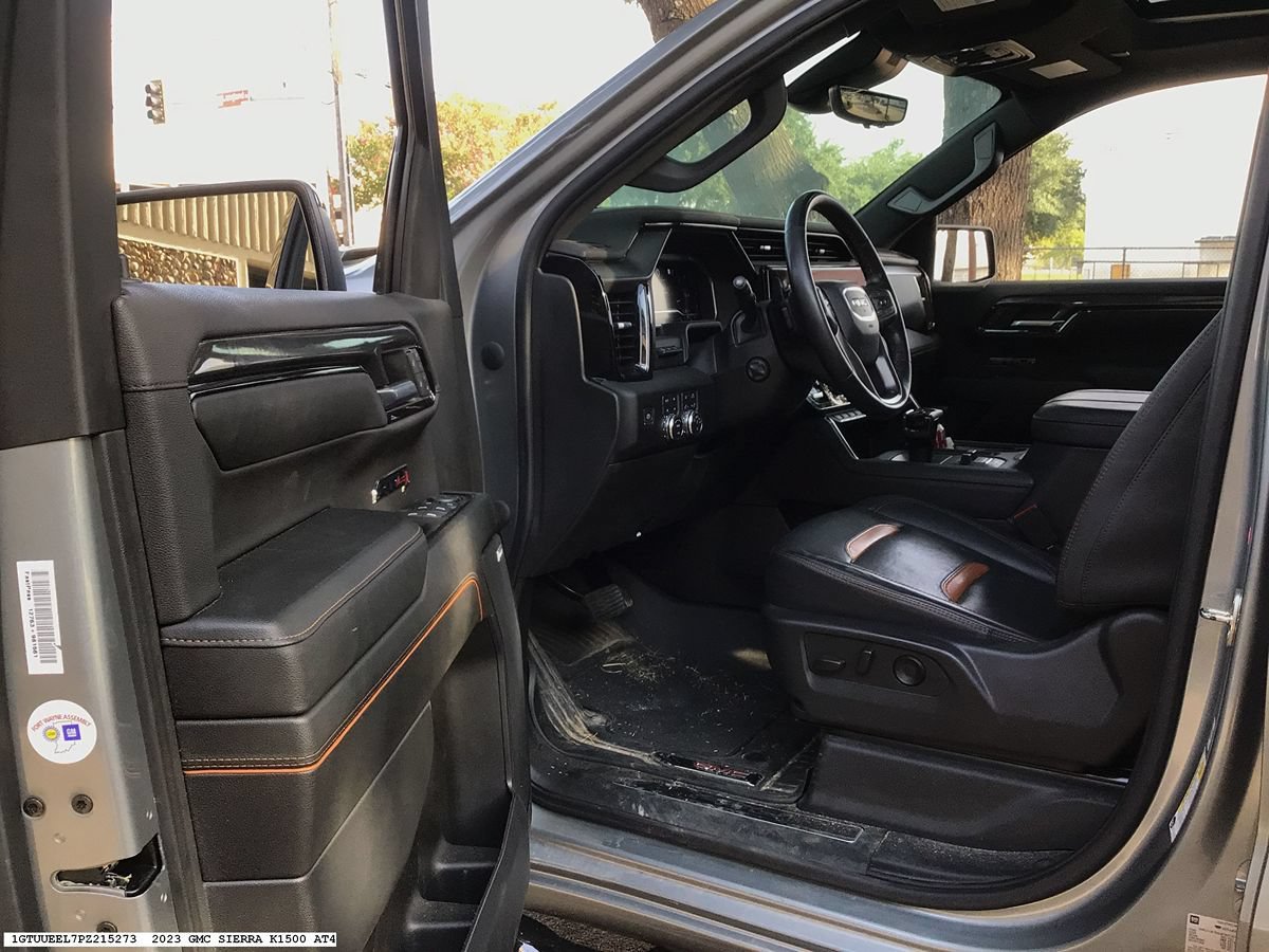 Used 2023 GMC Sierra 1500 AT4 w/ Technology Package AWD/4WD image 8