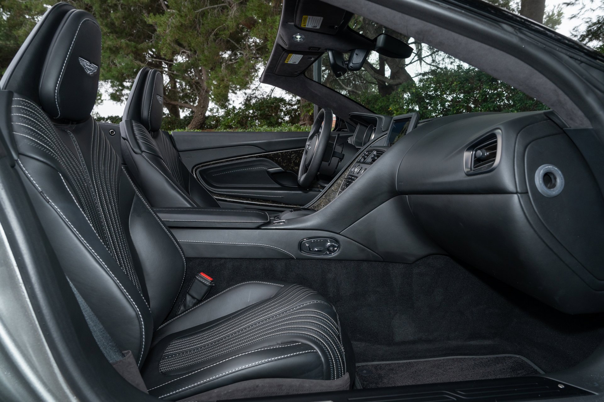 Used 2019 Aston Martin DB11 Volante image 18