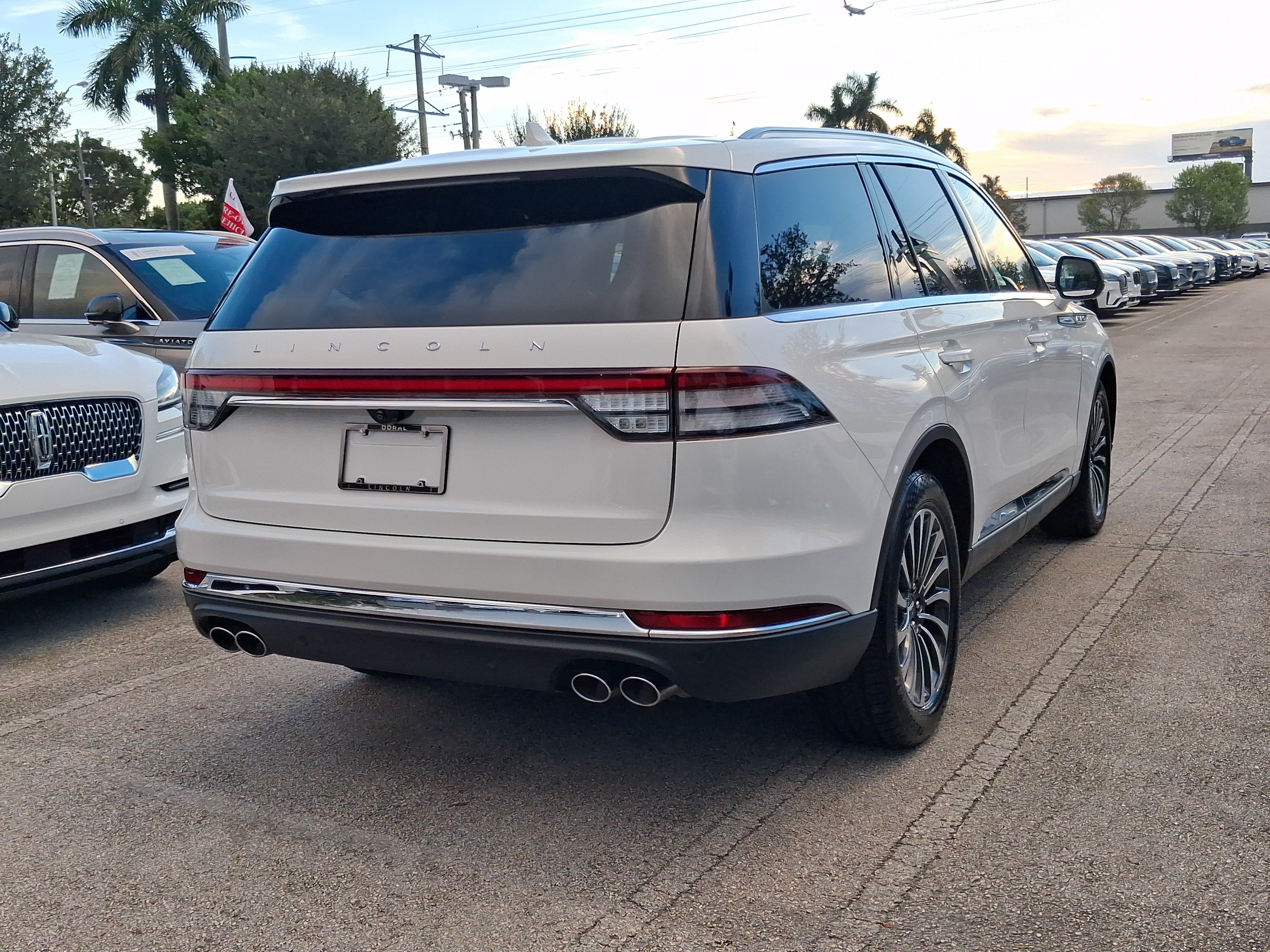 Certified 2023 Lincoln Aviator Reserve RWD image 4