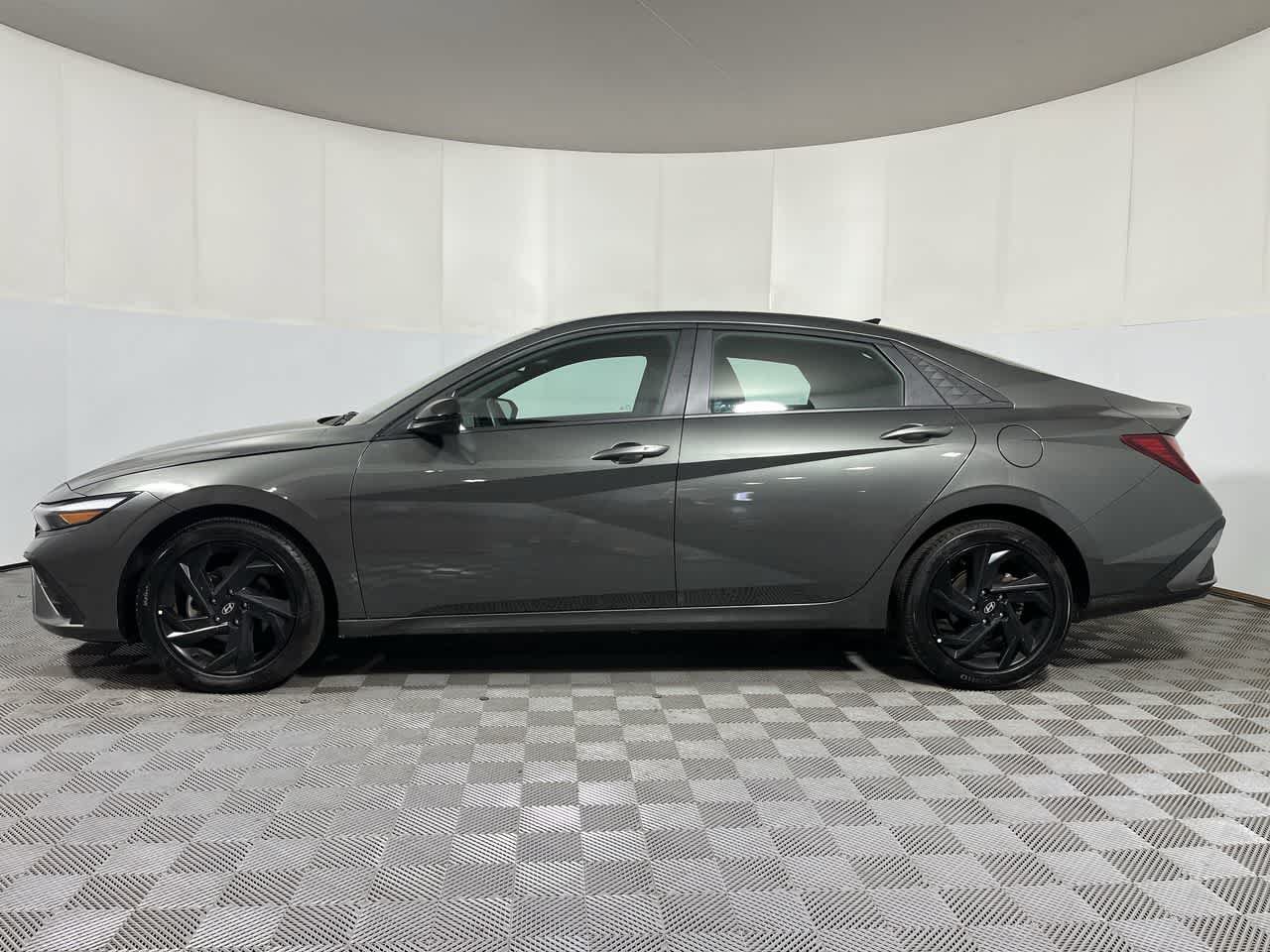 Used 2026 Hyundai Elantra Sport FWD image 5