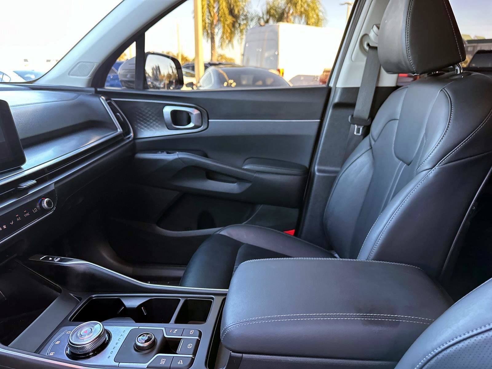 Used 2025 Kia Sorento EX image 23