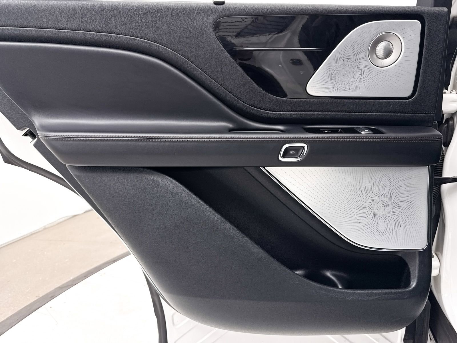 Used 2021 Lincoln Aviator Reserve w/ Equipment Group 202A image 35