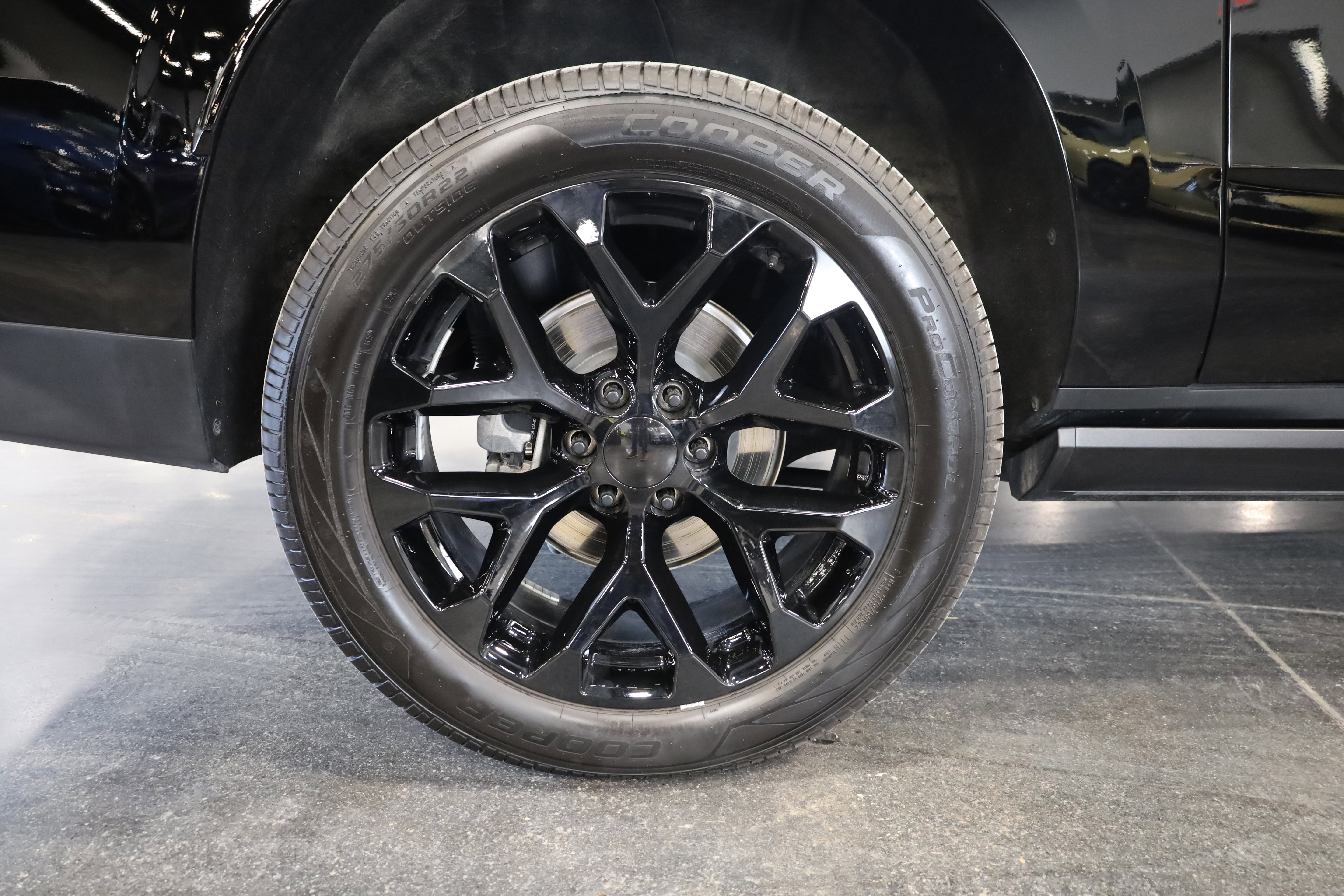 Used 2024 Chevrolet Suburban High Country w/ Advanced Technology Package image 11