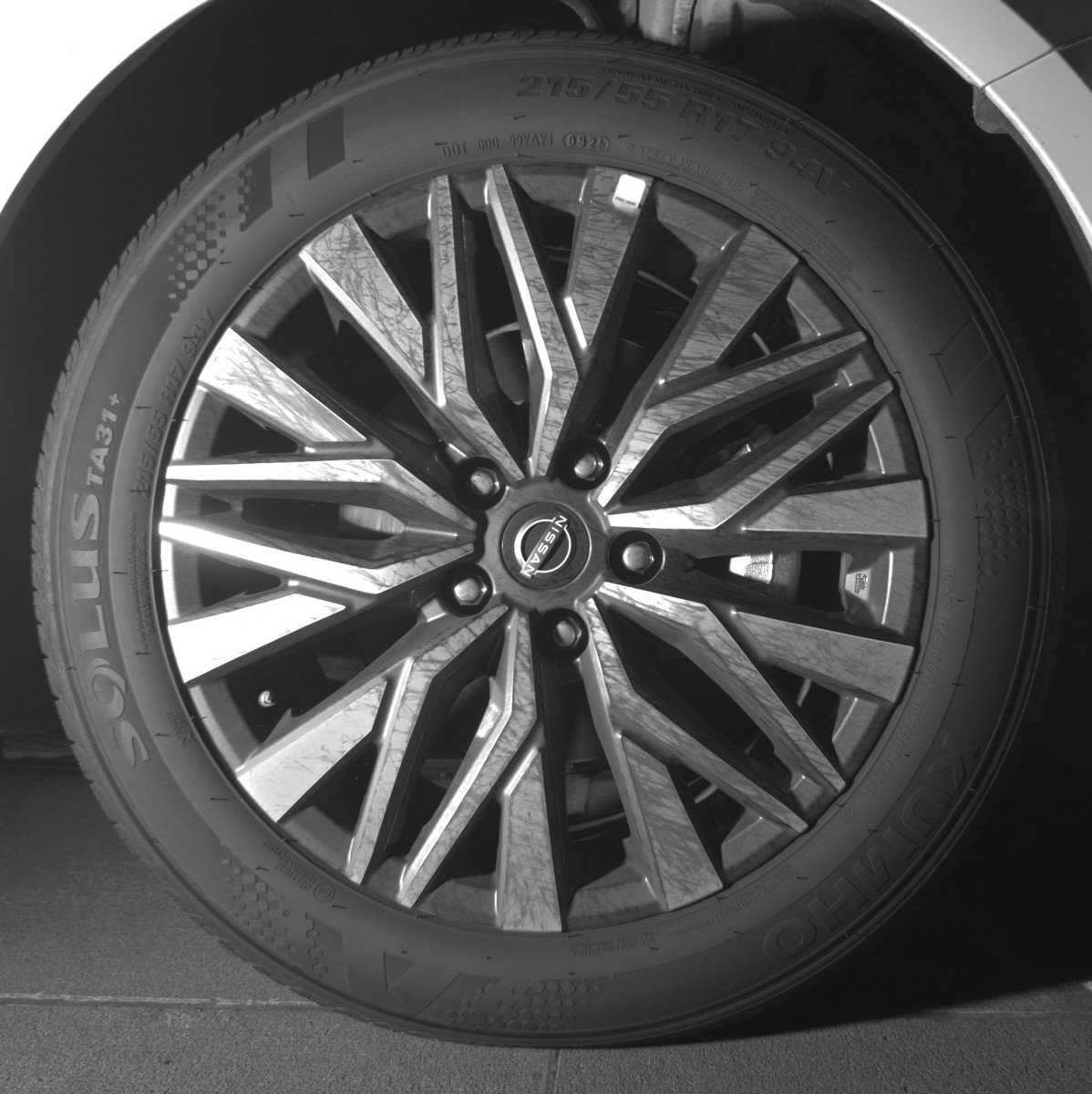 Used 2025 Nissan Altima 2.5 SV FWD image 13