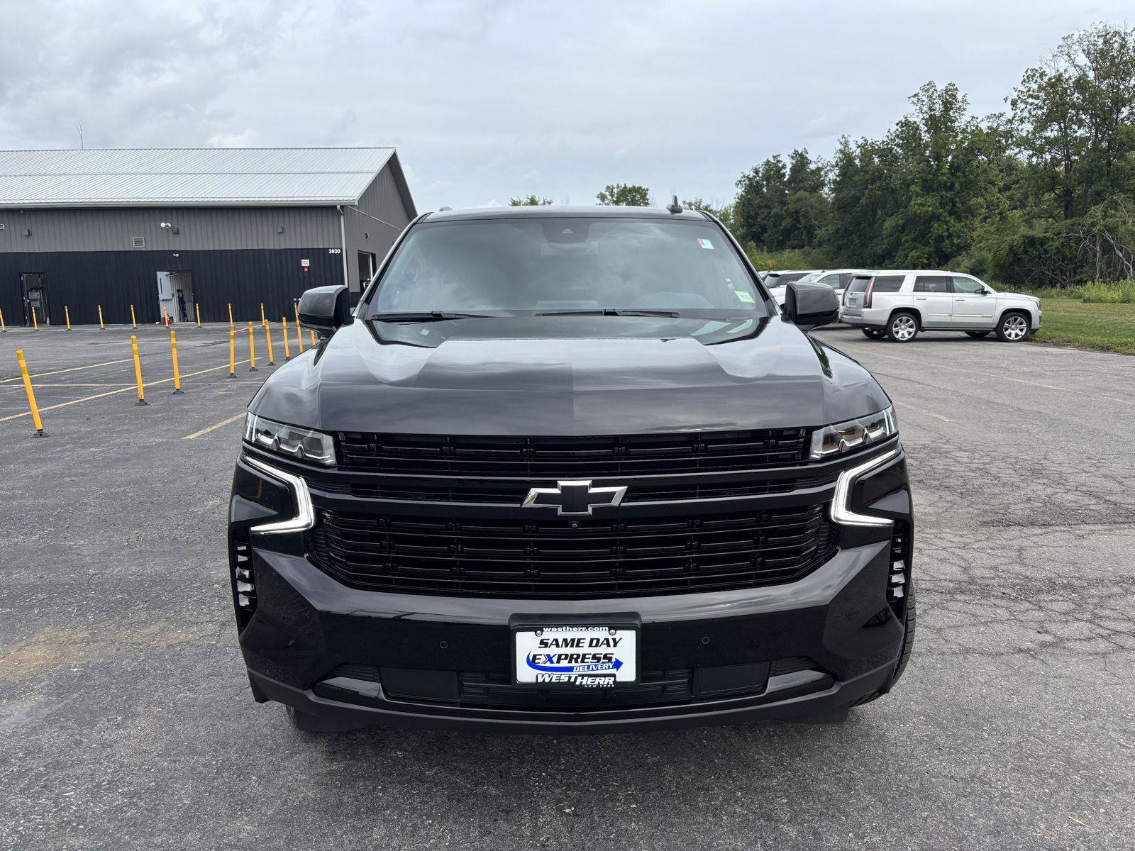 Used 2024 Chevrolet Tahoe RST w/ Luxury Package AWD/4WD image 2