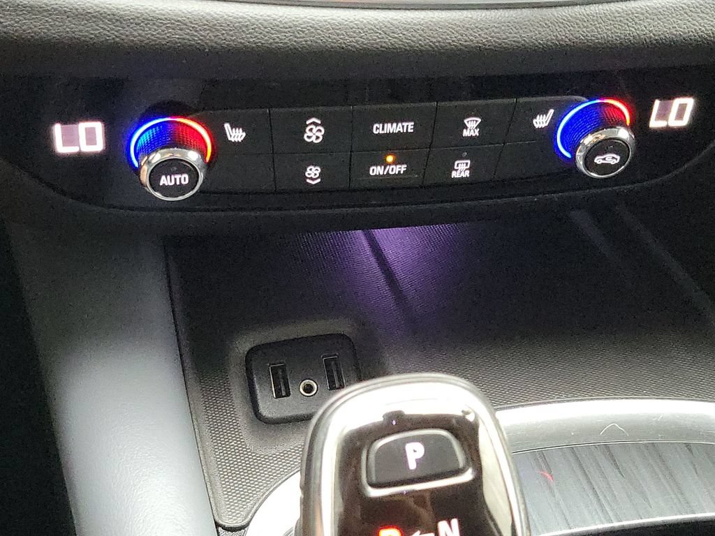 Certified 2018 Buick Enclave Essence FWD image 17