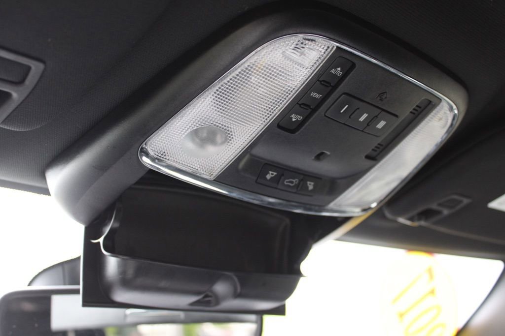 Used 2017 Jeep Grand Cherokee Altitude AWD/4WD image 46