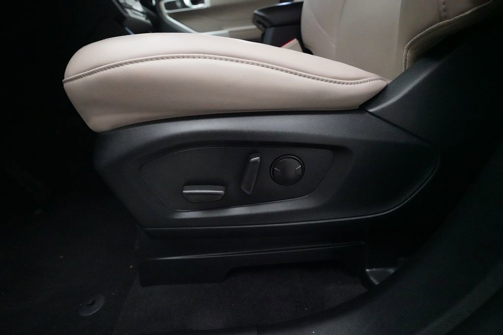 Used 2023 Ford Explorer XLT w/ Equipment Group 202A AWD/4WD image 29