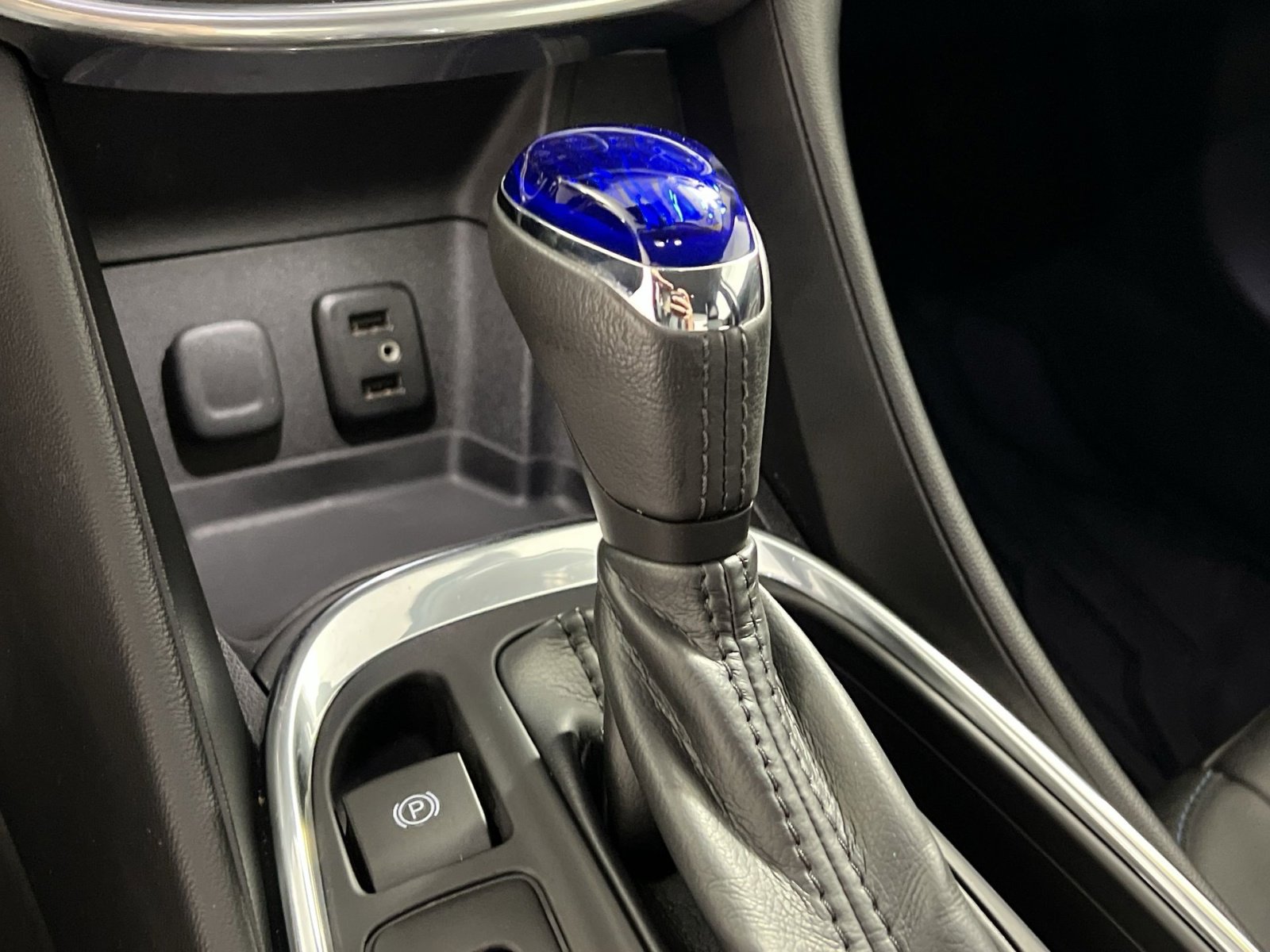 Used 2017 Chevrolet Volt Premier w/ Driver Confidence II Package image 22