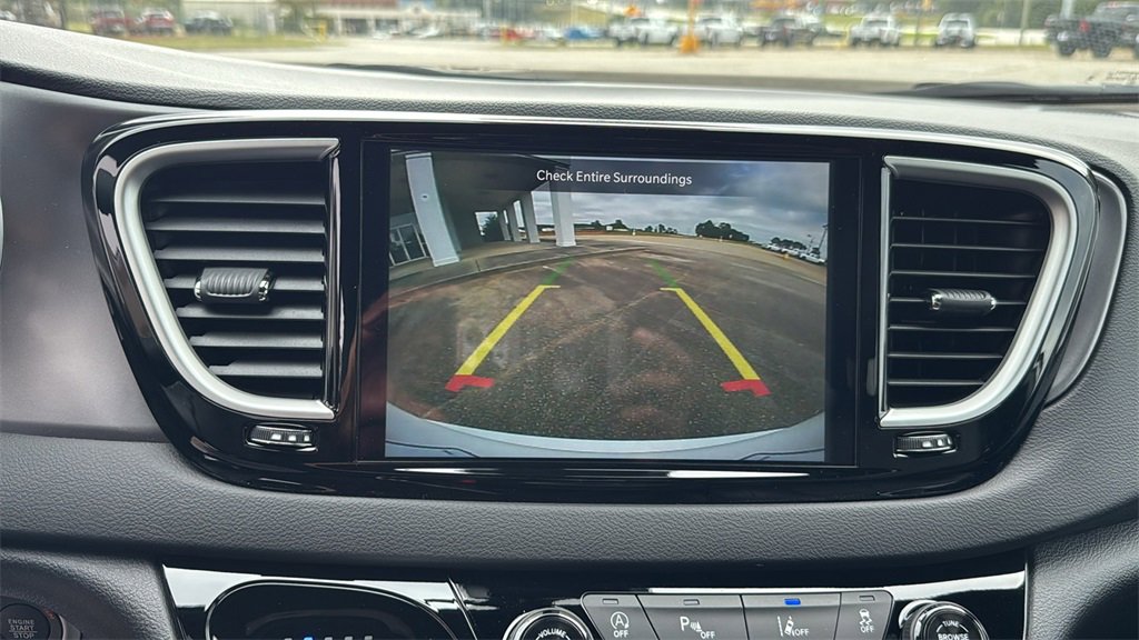 New 2026 Chrysler Voyager LX image 27