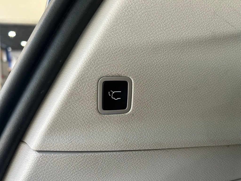 Used 2024 Chrysler Pacifica Touring-L FWD image 32