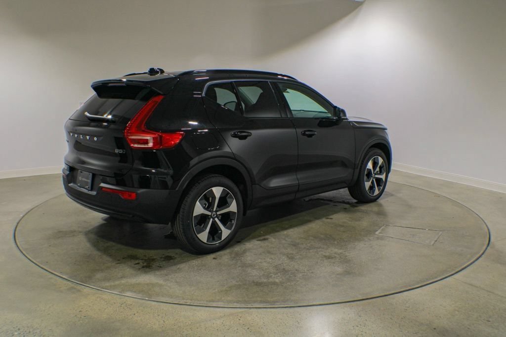 New 2026 Volvo XC40 B5 Plus w/ Climate Package AWD/4WD image 5