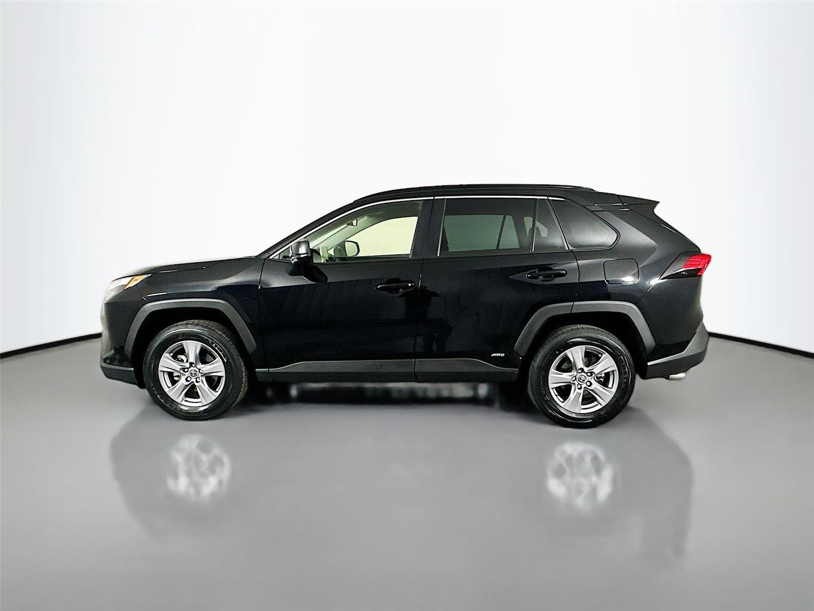 Certified 2025 Toyota RAV4 LE AWD/4WD image 8